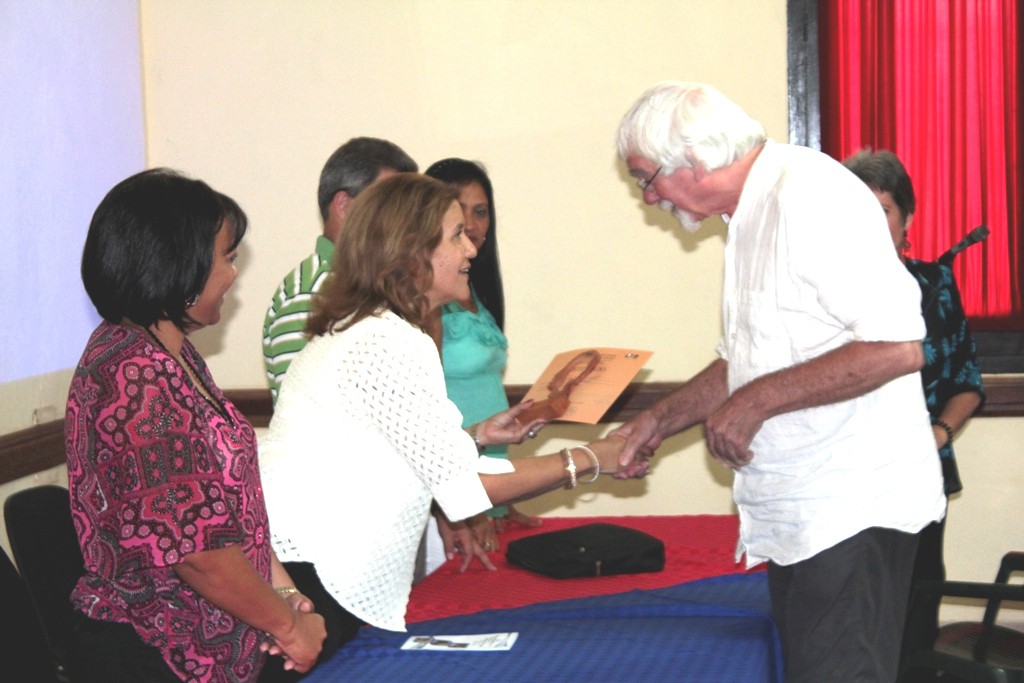 Dr. Nijholt receives Outstanding Paper Award from Cuban Minister of Science, Technology and Environment