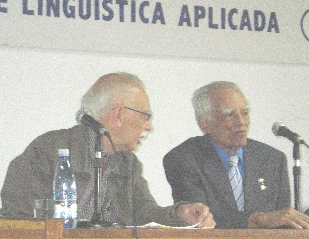 Vitelio addressing  one of the work commissions of the Symposium
